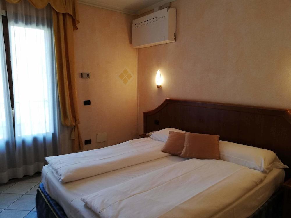 Hotel Giardino Cannobio Bagian luar foto